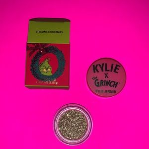 Kylie Cosmetics X The Grinch eye glaze🎄